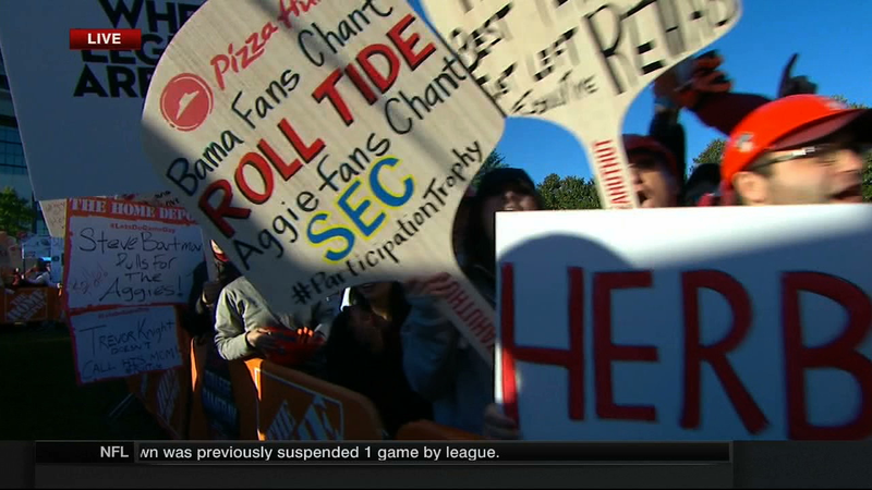 Illustration for article titled A Tuscaloosa College GameDay Sign Roundup
